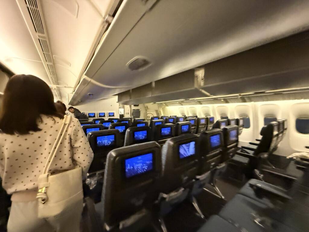 [CX 702] รีวิวสายการบิน Cathay Pacific เที่ยวบิน CX 702 กรุงเทพ ฮ่องกง 18