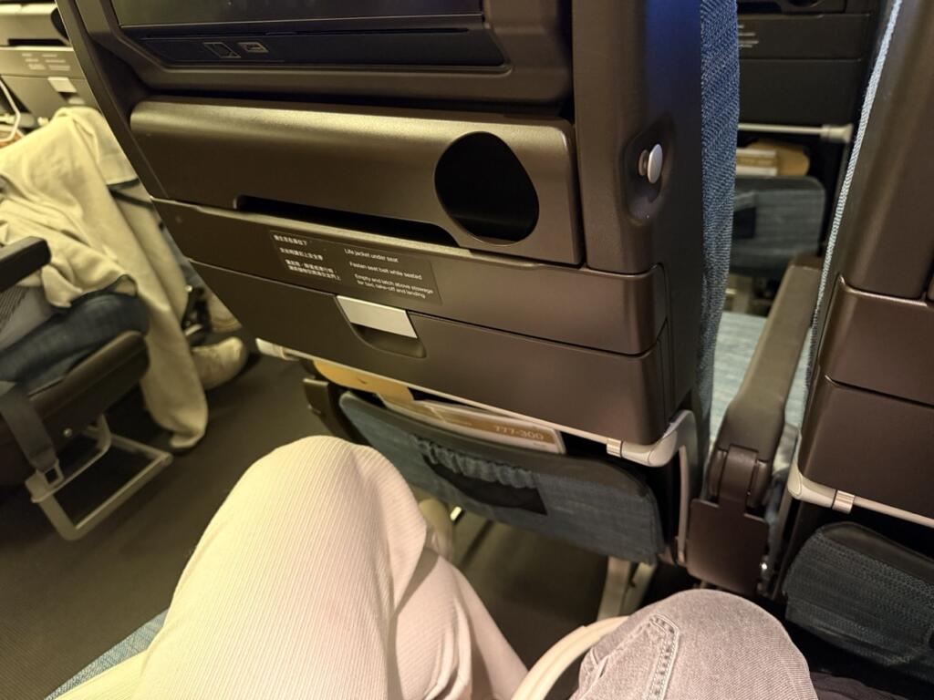 [CX 702] รีวิวสายการบิน Cathay Pacific เที่ยวบิน CX 702 กรุงเทพ ฮ่องกง 6